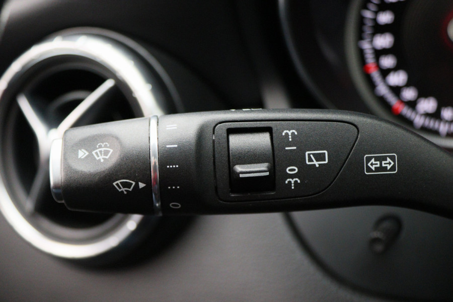 Mercedes-Benz CLA-Klasse Shooting Brake 180 Business Solution AMG Night Upgrade Automaat Panoramadak, LED, Camera, Navigatie, Stoelverwarming, PDC, 18"