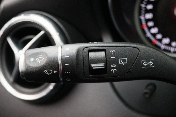 Mercedes-Benz CLA-Klasse Shooting Brake 180 Business Solution AMG Night Upgrade Automaat Panoramadak, LED, Camera, Navigatie, Stoelverwarming, PDC, 18"
