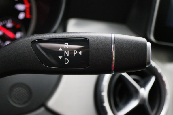Mercedes-Benz CLA-Klasse Shooting Brake 180 Business Solution AMG Night Upgrade Automaat Panoramadak, LED, Camera, Navigatie, Stoelverwarming, PDC, 18"