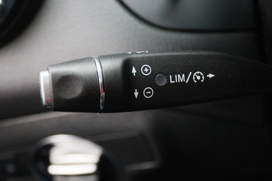 Mercedes-Benz CLA-Klasse Shooting Brake 180 Business Solution AMG Night Upgrade Automaat Panoramadak, LED, Camera, Navigatie, Stoelverwarming, PDC, 18"