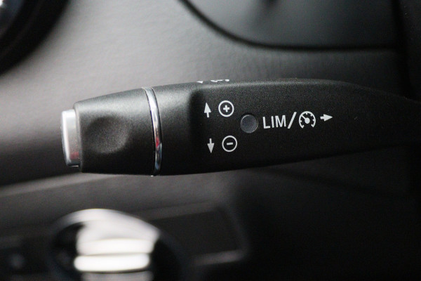 Mercedes-Benz CLA-Klasse Shooting Brake 180 Business Solution AMG Night Upgrade Automaat Panoramadak, LED, Camera, Navigatie, Stoelverwarming, PDC, 18"