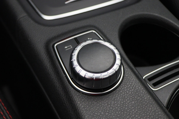 Mercedes-Benz CLA-Klasse Shooting Brake 180 Business Solution AMG Night Upgrade Automaat Panoramadak, LED, Camera, Navigatie, Stoelverwarming, PDC, 18"