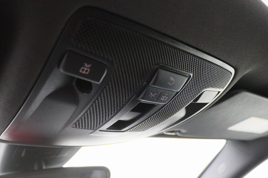 Mercedes-Benz CLA-Klasse Shooting Brake 180 Business Solution AMG Night Upgrade Automaat Panoramadak, LED, Camera, Navigatie, Stoelverwarming, PDC, 18"