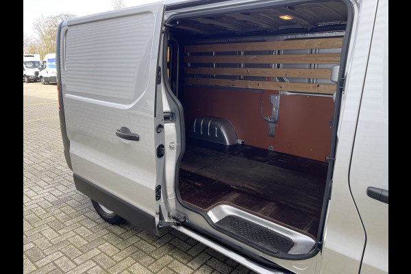 Fiat Talento 2.0 MultiJet 145pk L2H1 Basis / zilver metallic / vaste prijs rijklaar € 13.950 ex btw / lease vanaf € 235 / euro 6 / bpm vrij / trekhaak / airco / cruise / navigatie !