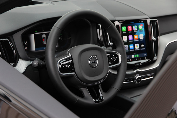 Volvo XC60 2.0 T6 Plug-in hybrid AWD Plus Black Edition R-Design | Nieuw | Pano | Head-up | ACC