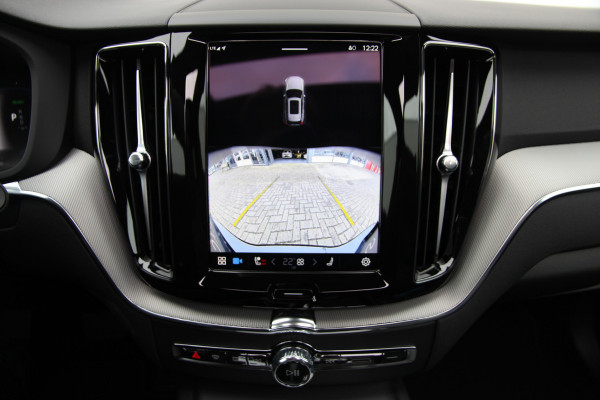 Volvo XC60 2.0 T6 Plug-in hybrid AWD Plus Black Edition R-Design | Nieuw | Pano | Head-up | ACC