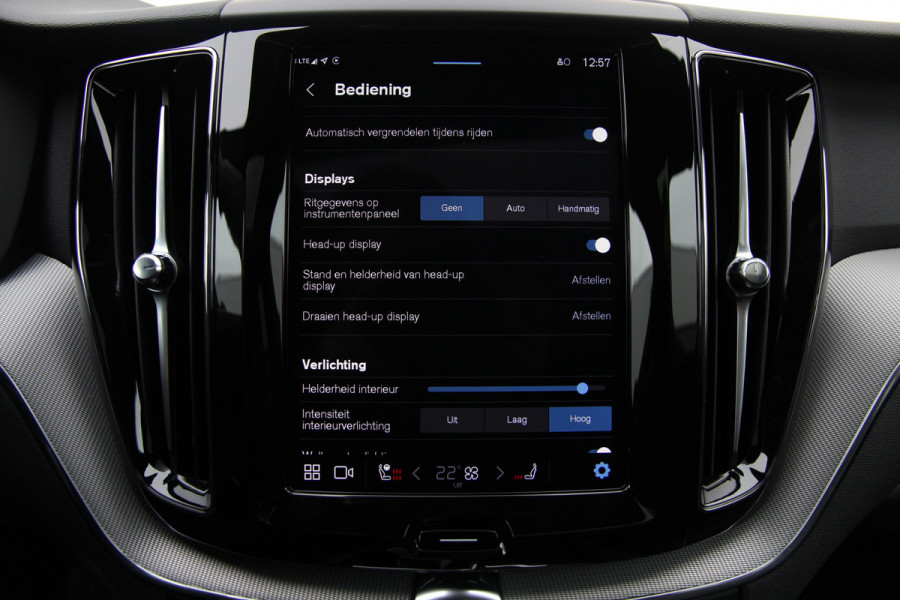 Volvo XC60 2.0 T6 Plug-in hybrid AWD Plus Black Edition R-Design | Nieuw | Pano | Head-up | ACC