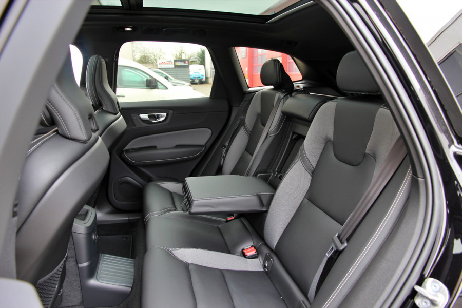 Volvo XC60 2.0 T6 Plug-in hybrid AWD Plus Black Edition R-Design | Nieuw | Pano | Head-up | ACC