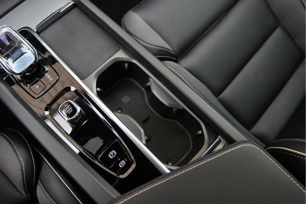 Volvo XC60 2.0 T6 Plug-in hybrid AWD Plus Black Edition R-Design | Nieuw | Pano | Head-up | ACC