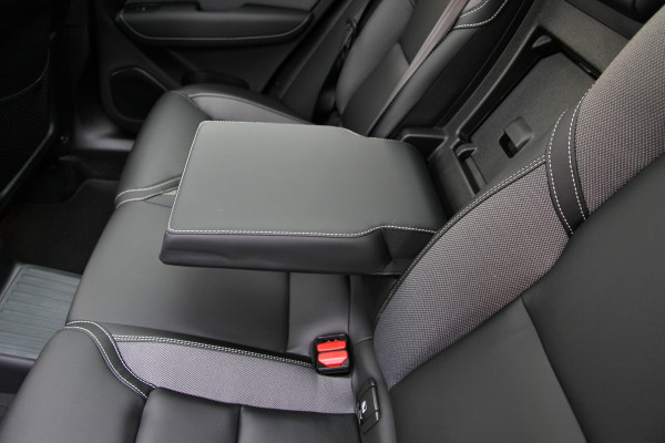 Volvo XC60 2.0 T6 Plug-in hybrid AWD Plus Black Edition R-Design | Nieuw | Pano | Head-up | ACC