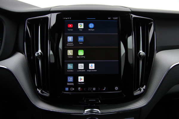 Volvo XC60 2.0 T6 Plug-in hybrid AWD Plus Black Edition R-Design | Nieuw | Pano | Head-up | ACC