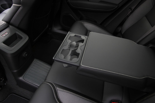 Volvo XC60 2.0 T6 Plug-in hybrid AWD Plus Black Edition R-Design | Nieuw | Pano | Head-up | ACC