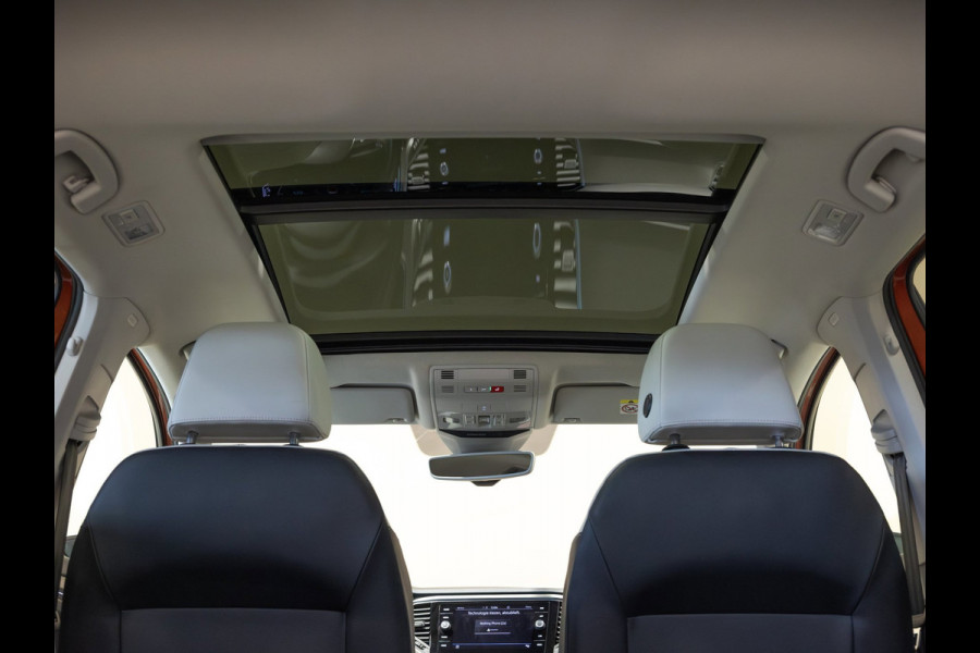 Volkswagen T-Roc 1.5 TSI Style Business / 150pk / Panorama dak / Leder / Stoelverwarming / Keyless / Dodehoek herkenning /