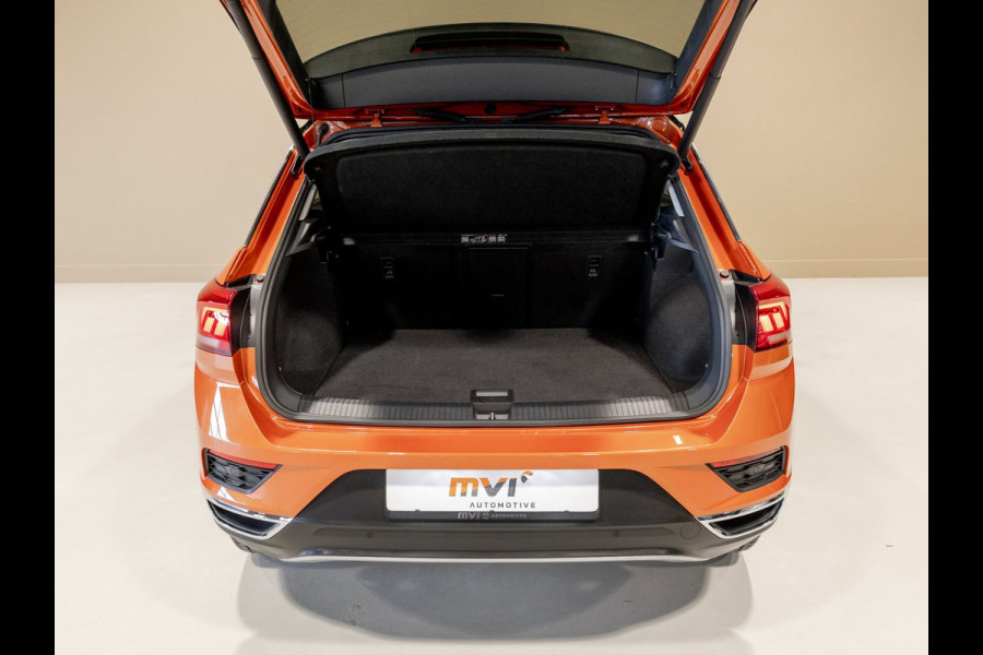 Volkswagen T-Roc 1.5 TSI Style Business / 150pk / Panorama dak / Leder / Stoelverwarming / Keyless / Dodehoek herkenning /
