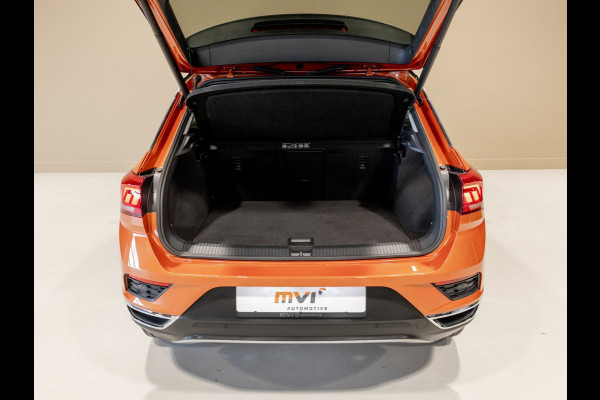 Volkswagen T-Roc 1.5 TSI Style Business / 150pk / Panorama dak / Leder / Stoelverwarming / Keyless / Dodehoek herkenning /