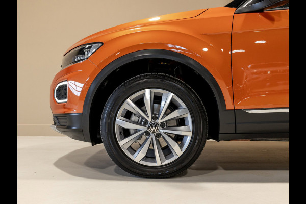 Volkswagen T-Roc 1.5 TSI Style Business / 150pk / Panorama dak / Leder / Stoelverwarming / Keyless / Dodehoek herkenning /