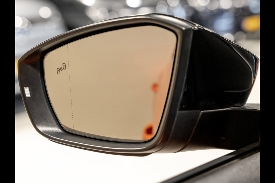 Volkswagen T-Roc 1.5 TSI Style Business / 150pk / Panorama dak / Leder / Stoelverwarming / Keyless / Dodehoek herkenning /