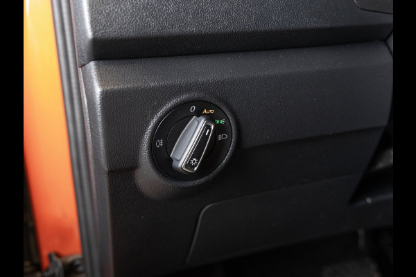 Volkswagen T-Roc 1.5 TSI Style Business / 150pk / Panorama dak / Leder / Stoelverwarming / Keyless / Dodehoek herkenning /