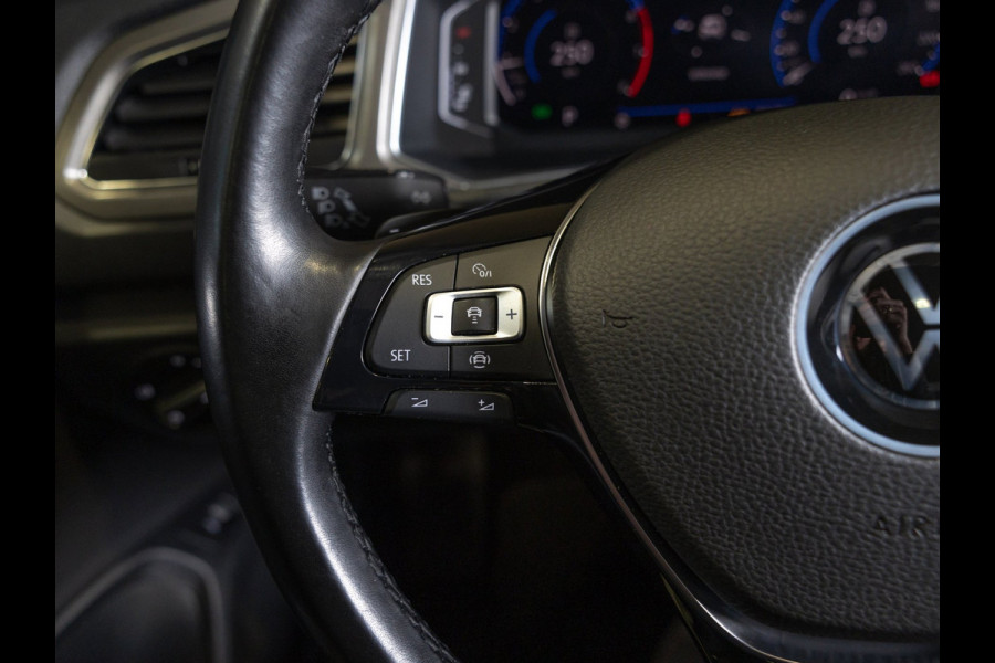 Volkswagen T-Roc 1.5 TSI Style Business / 150pk / Panorama dak / Leder / Stoelverwarming / Keyless / Dodehoek herkenning /