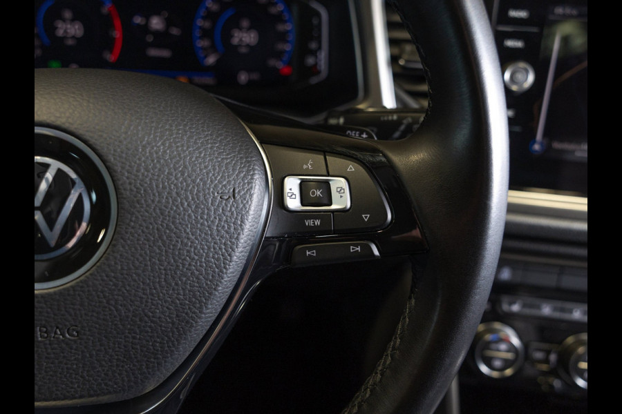 Volkswagen T-Roc 1.5 TSI Style Business / 150pk / Panorama dak / Leder / Stoelverwarming / Keyless / Dodehoek herkenning /
