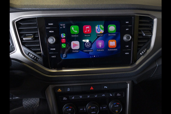 Volkswagen T-Roc 1.5 TSI Style Business / 150pk / Panorama dak / Leder / Stoelverwarming / Keyless / Dodehoek herkenning /