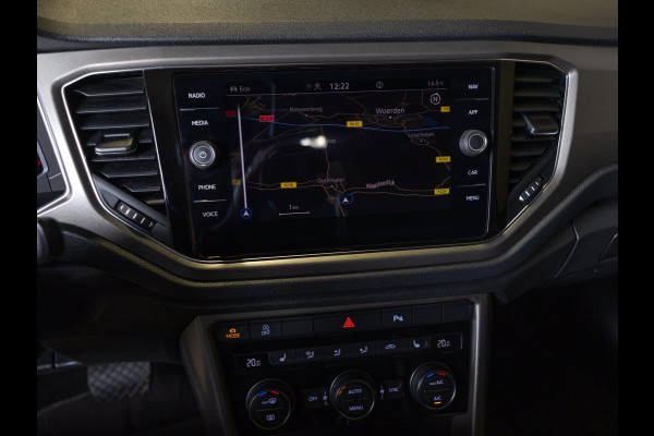Volkswagen T-Roc 1.5 TSI Style Business / 150pk / Panorama dak / Leder / Stoelverwarming / Keyless / Dodehoek herkenning /