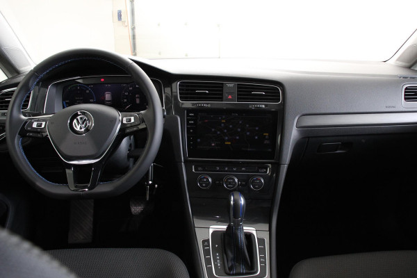 Volkswagen e-Golf Edition | Navigatie | Digitale cockpit | Led | Bluetooth | Cruise control adaptive | Lichtmetalen Velgen | Apple Carplay/ Android auto
