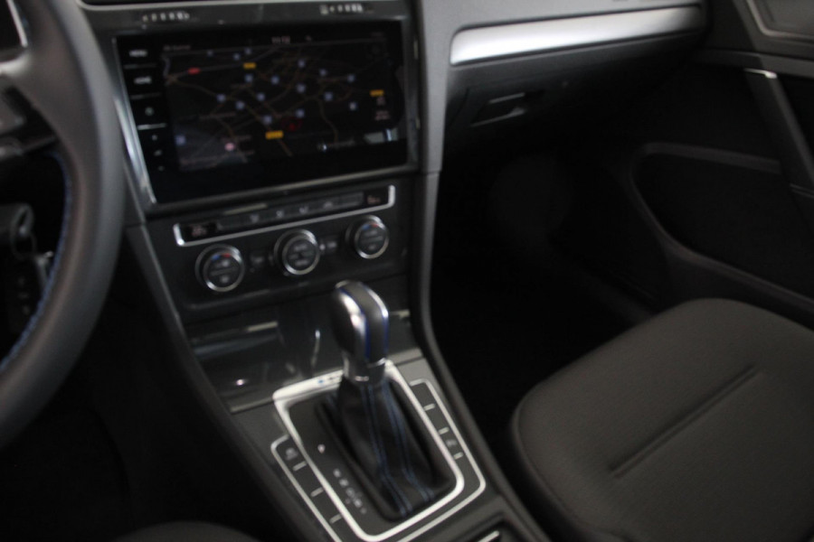 Volkswagen e-Golf Edition | Navigatie | Digitale cockpit | Led | Bluetooth | Cruise control adaptive | Lichtmetalen Velgen | Apple Carplay/ Android auto