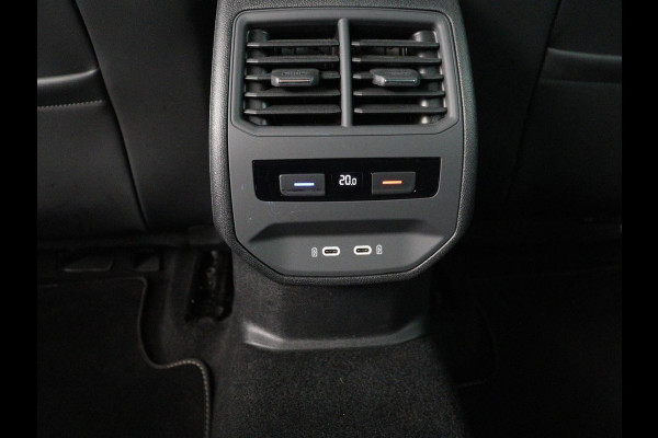 Seat Leon 1.5 eTSI FR Launch Edition | Stoelverwarming | Adaptive cruise | Carplay | Camera | Beats Pack | Sfeerverlichting | Navigatie | Keyless | Stuurverwarming | Navigatie