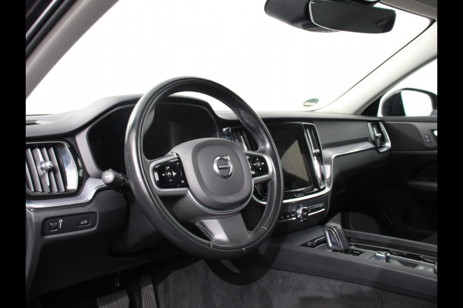 Volvo V60 2.0 B3 Automaat Momentum | Navigatie | Wegklapbare Trekhaak | Climate Control | Blis | Parkeer sensoren | Cruise Control | Lichtmetalen Velgen