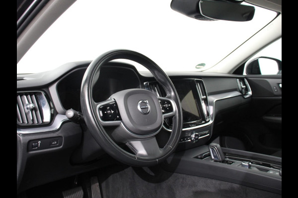 Volvo V60 2.0 B3 Automaat Momentum | Navigatie | Wegklapbare Trekhaak | Climate Control | Blis | Parkeer sensoren | Cruise Control | Lichtmetalen Velgen