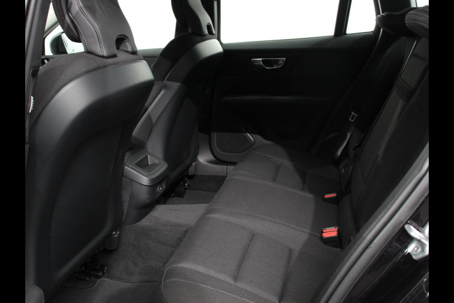 Volvo V60 2.0 B3 Automaat Momentum | Navigatie | Wegklapbare Trekhaak | Climate Control | Blis | Parkeer sensoren | Cruise Control | Lichtmetalen Velgen
