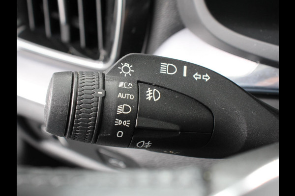Volvo V60 2.0 B3 Automaat Momentum | Navigatie | Wegklapbare Trekhaak | Climate Control | Blis | Parkeer sensoren | Cruise Control | Lichtmetalen Velgen