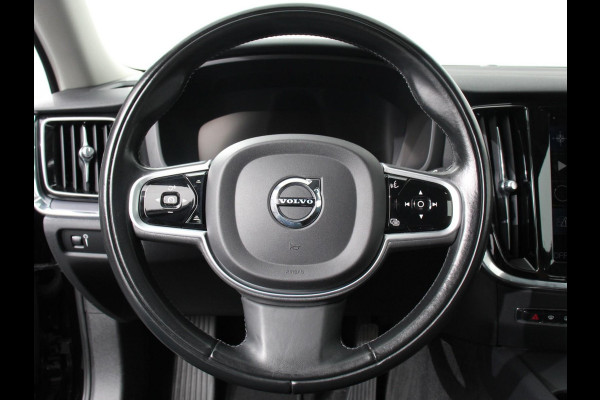 Volvo V60 2.0 B3 Automaat Momentum | Navigatie | Wegklapbare Trekhaak | Climate Control | Blis | Parkeer sensoren | Cruise Control | Lichtmetalen Velgen