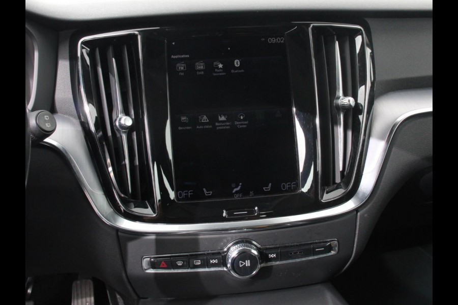 Volvo V60 2.0 B3 Automaat Momentum | Navigatie | Wegklapbare Trekhaak | Climate Control | Blis | Parkeer sensoren | Cruise Control | Lichtmetalen Velgen