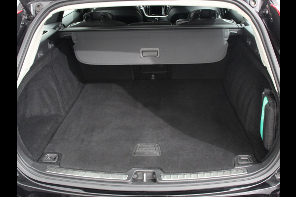 Volvo V60 2.0 B3 Automaat Momentum | Navigatie | Wegklapbare Trekhaak | Climate Control | Blis | Parkeer sensoren | Cruise Control | Lichtmetalen Velgen