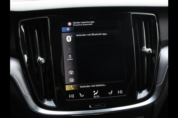 Volvo V60 2.0 B3 Automaat Momentum | Navigatie | Wegklapbare Trekhaak | Climate Control | Blis | Parkeer sensoren | Cruise Control | Lichtmetalen Velgen