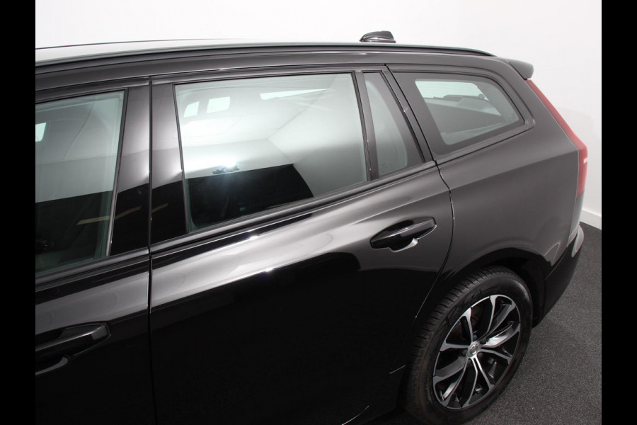 Volvo V60 2.0 B3 Automaat Momentum | Navigatie | Wegklapbare Trekhaak | Climate Control | Blis | Parkeer sensoren | Cruise Control | Lichtmetalen Velgen