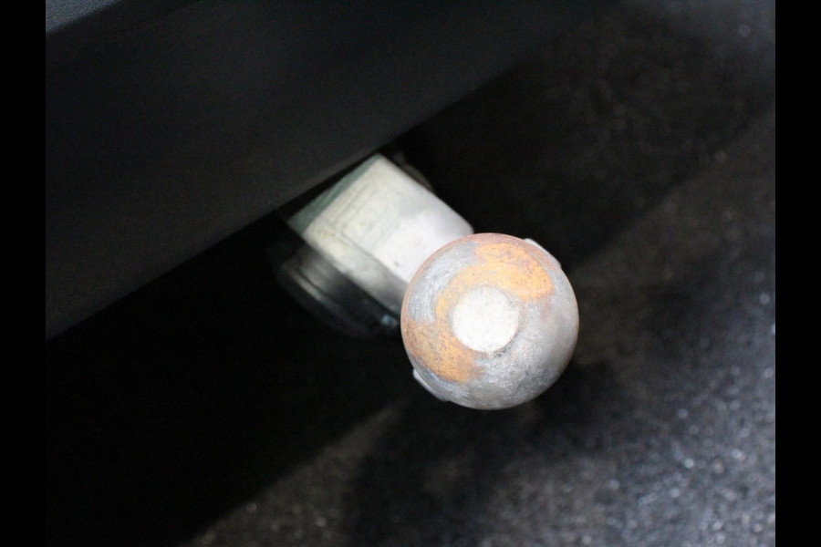 Volvo V60 2.0 B3 Automaat Momentum | Navigatie | Wegklapbare Trekhaak | Climate Control | Blis | Parkeer sensoren | Cruise Control | Lichtmetalen Velgen