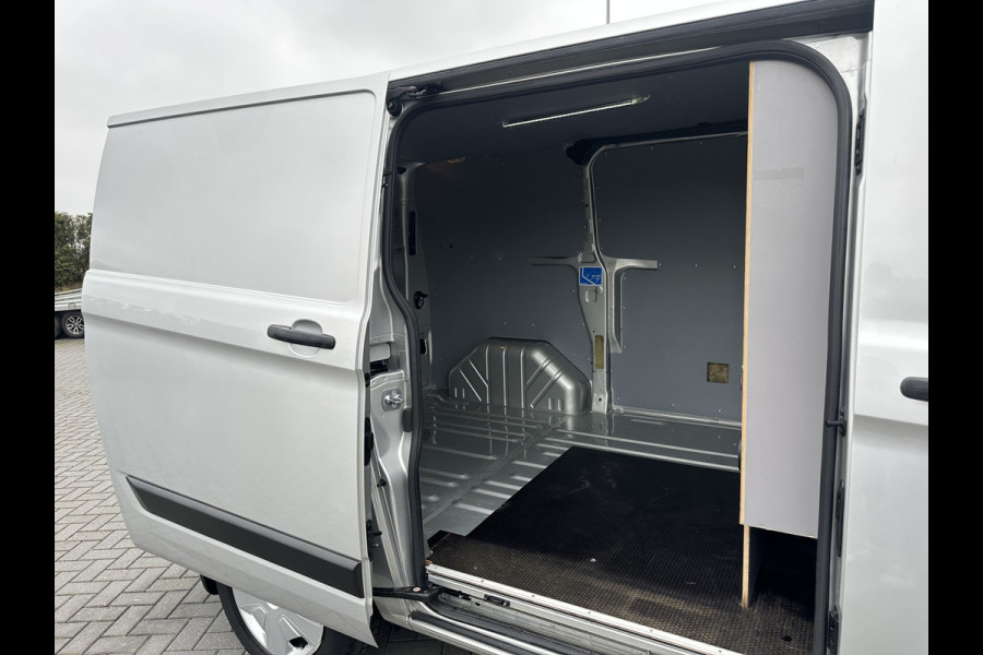 Ford Transit Custom 300 2.0 TDCI 130 PK / L1H1 / 1e EIG. / ZEER NETJES !! / 80.809 KM !! / ACHTERKLEP / STOELVERW. / AIRCO / CRUISE / NAVI / CAMERA