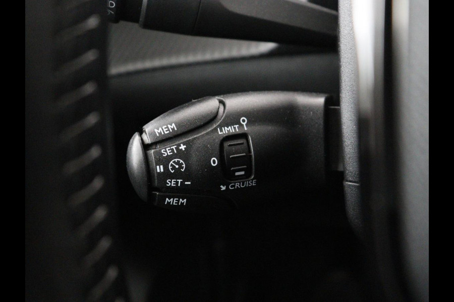 Peugeot e-208 EV Active 50 kWh | SOH 96% | 3 Fase | Navigatie | Climate control | Parkeerhulp | Cruise control | Bluetooth