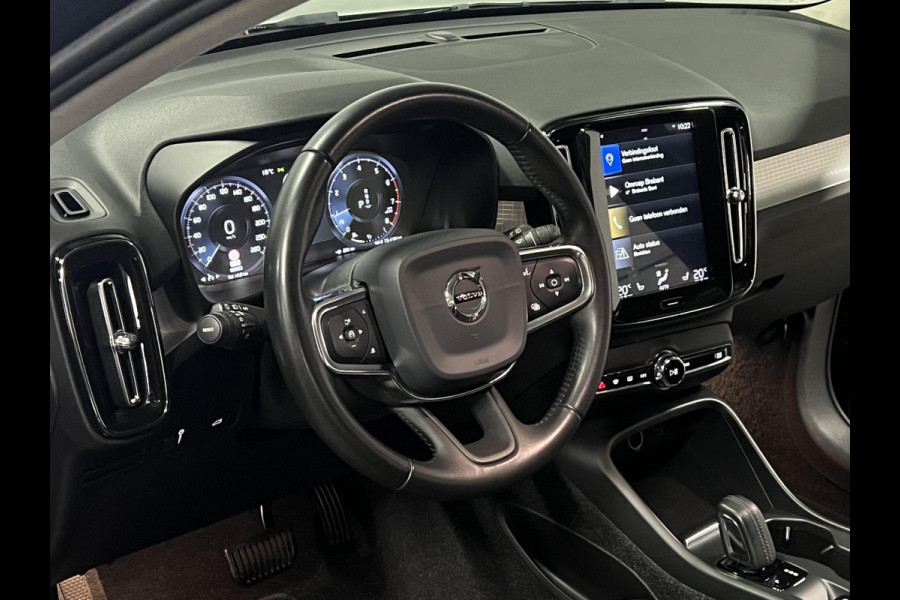 Volvo XC40 1.5 T3 Momentum Trekhaak | Cruise-/climate control | Achteruitrij camera | Carplay | Stoelverwarming