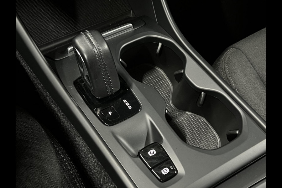 Volvo XC40 1.5 T3 Momentum Trekhaak | Cruise-/climate control | Achteruitrij camera | Carplay | Stoelverwarming