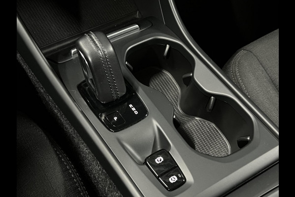 Volvo XC40 1.5 T3 Momentum Trekhaak | Cruise-/climate control | Achteruitrij camera | Carplay | Stoelverwarming