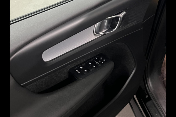 Volvo XC40 1.5 T3 Momentum Trekhaak | Cruise-/climate control | Achteruitrij camera | Carplay | Stoelverwarming