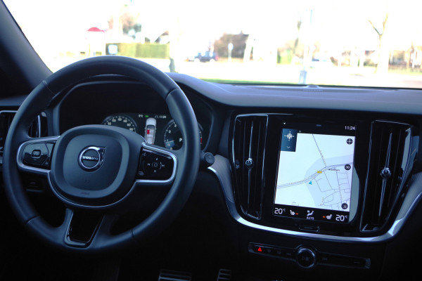 Volvo V60 2.0 B3 163 PK R-Design, Panoramadak, Harman/Kardon, Trekhaak, Leder, Sportstoelen