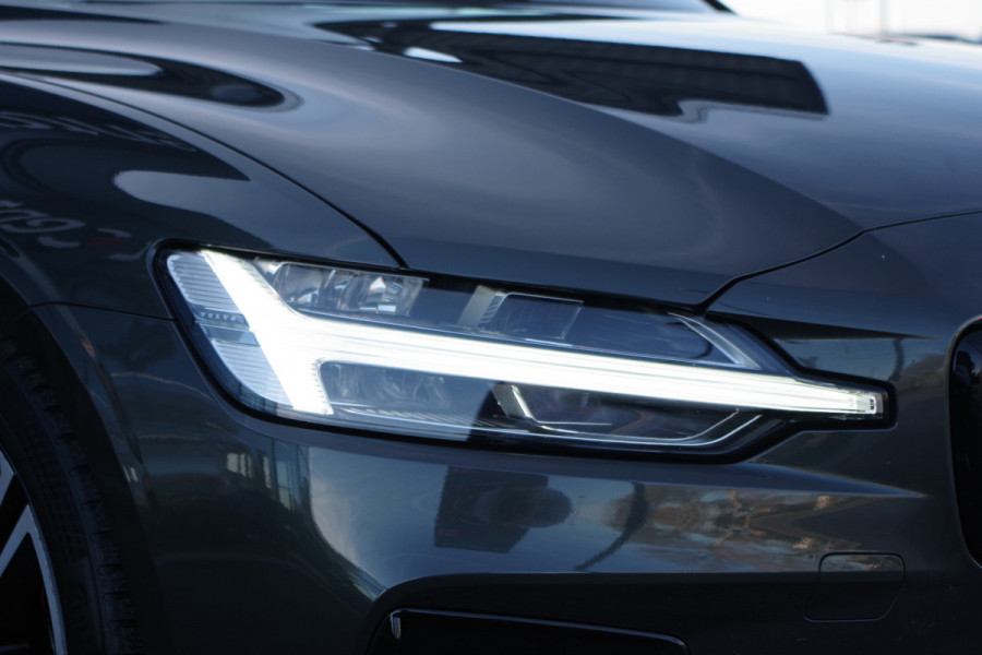 Volvo V60 2.0 B3 163 PK R-Design, Panoramadak, Harman/Kardon, Trekhaak, Leder, Sportstoelen