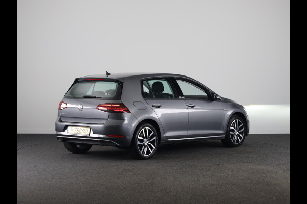 Volkswagen e-Golf E-DITION 136 pk | Navigatie | Warmtepomp | Parkeersensoren | Adaptieve cruise control | Keyless | Stoelverwarming |