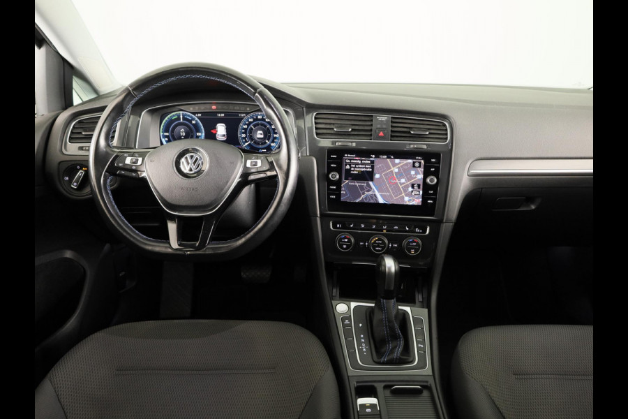 Volkswagen e-Golf E-DITION 136 pk | Navigatie | Warmtepomp | Parkeersensoren | Adaptieve cruise control | Keyless | Stoelverwarming |