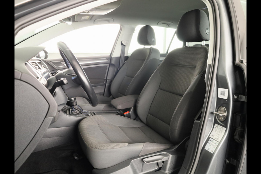 Volkswagen e-Golf E-DITION 136 pk | Navigatie | Warmtepomp | Parkeersensoren | Adaptieve cruise control | Keyless | Stoelverwarming |